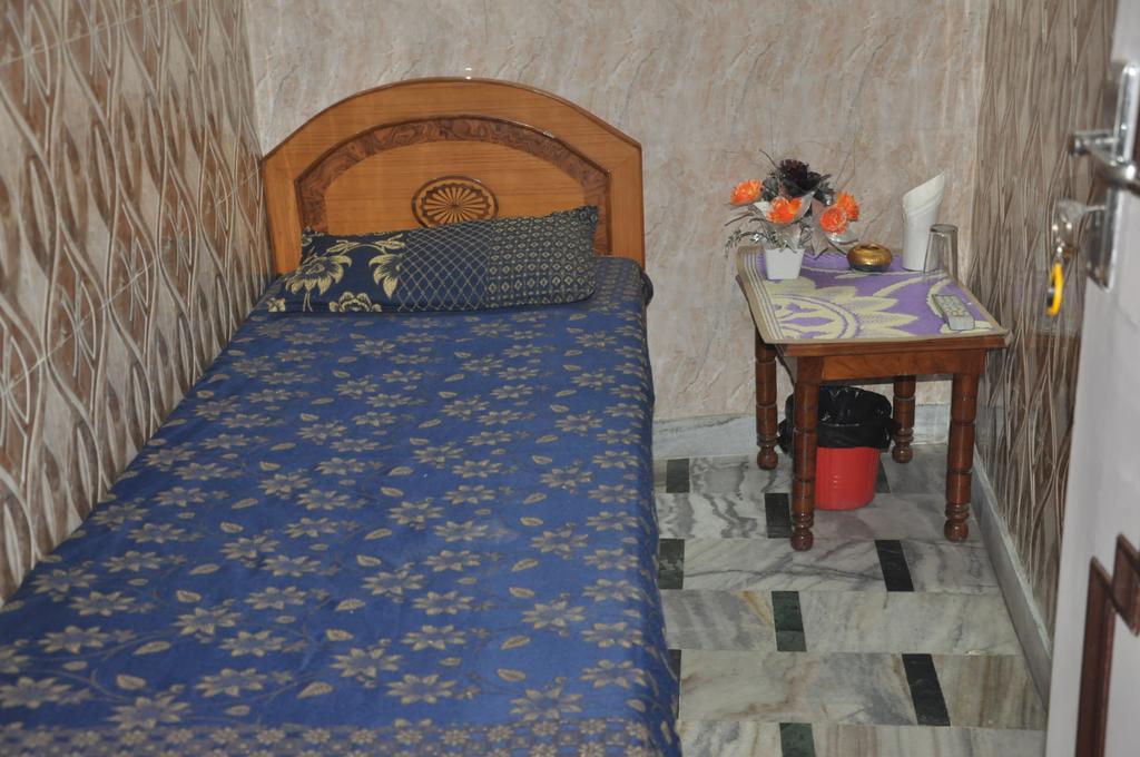 Hotel Pari Dzsálandhár Kültér fotó