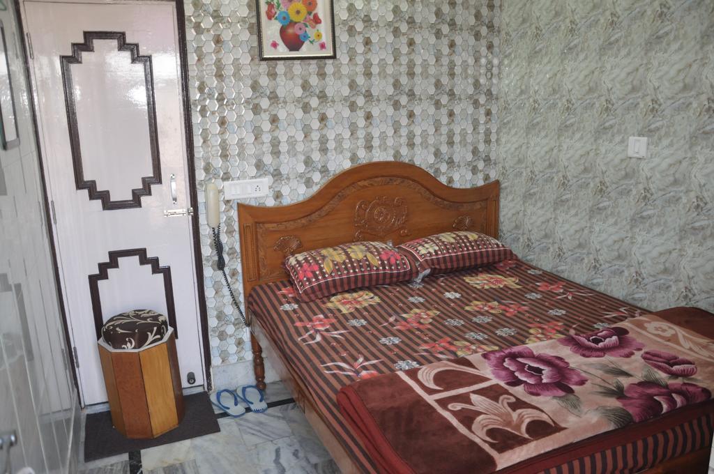Hotel Pari Dzsálandhár Kültér fotó
