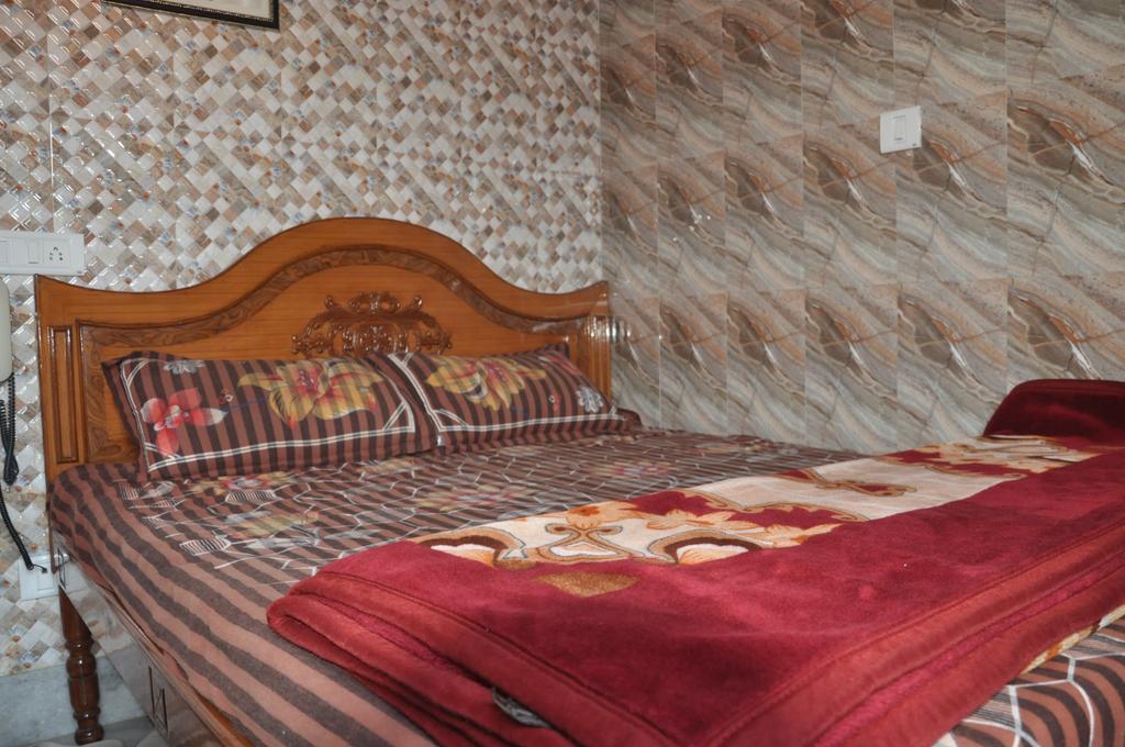 Hotel Pari Dzsálandhár Kültér fotó