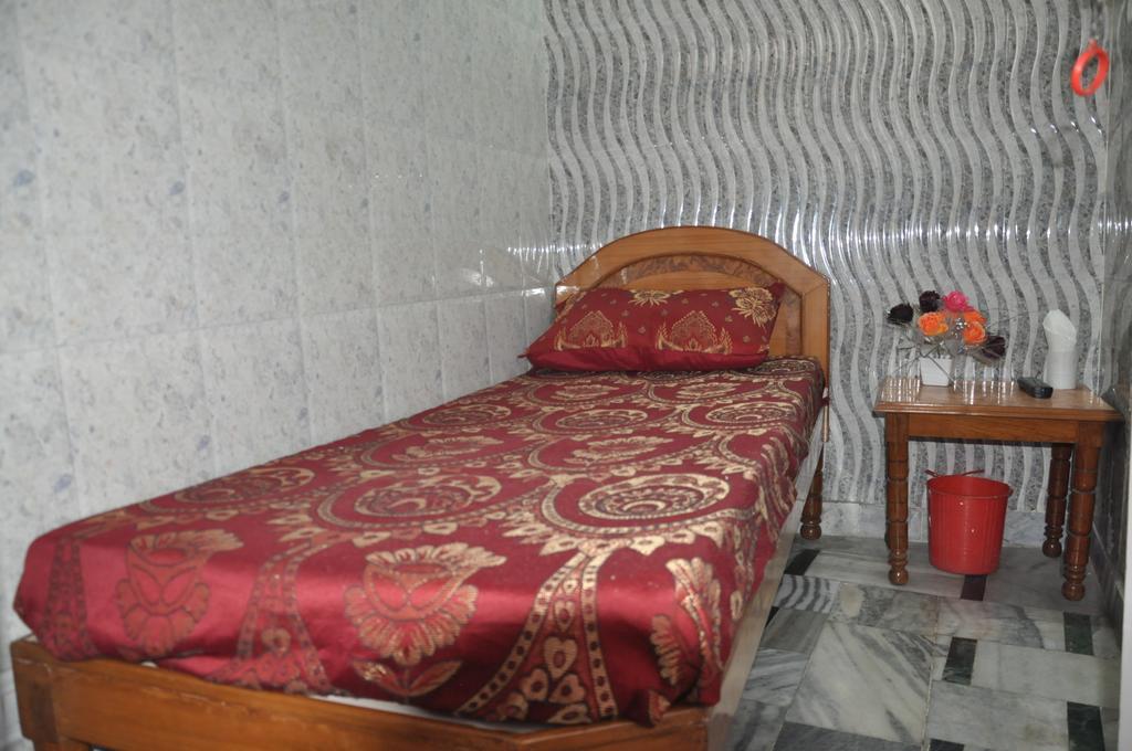 Hotel Pari Dzsálandhár Kültér fotó