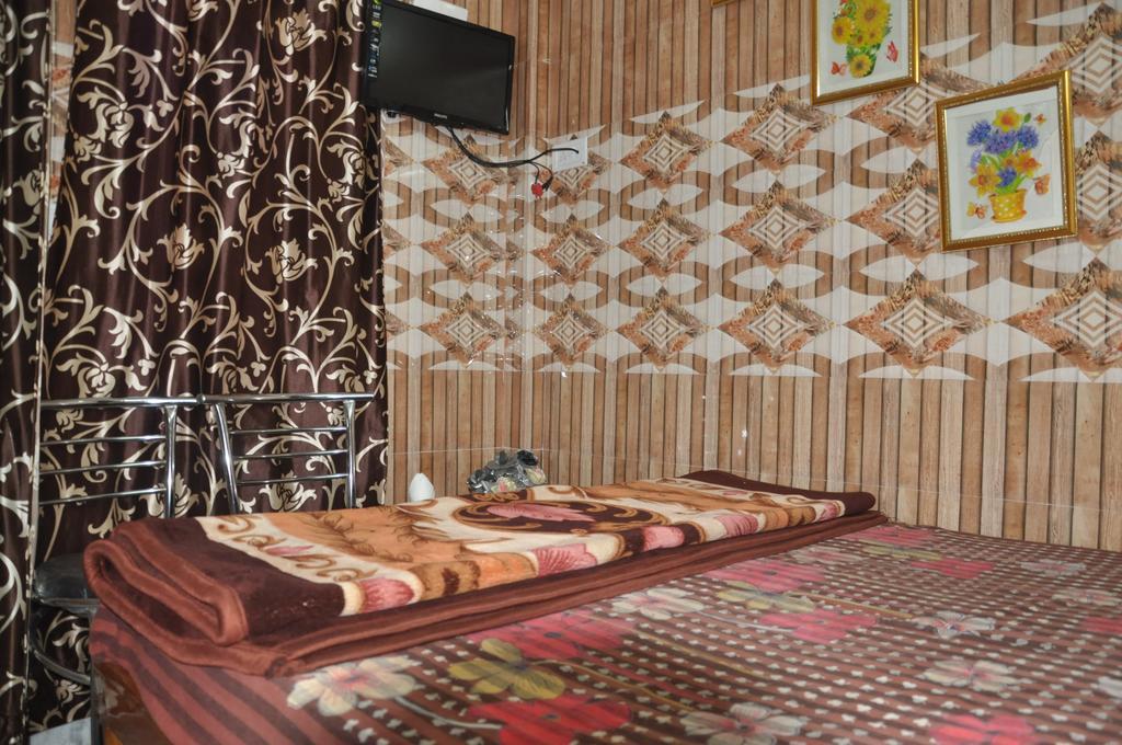 Hotel Pari Dzsálandhár Kültér fotó