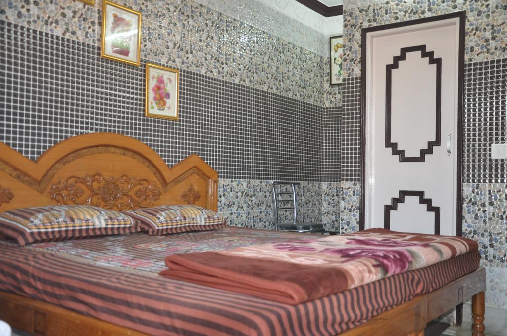 Hotel Pari Dzsálandhár Kültér fotó