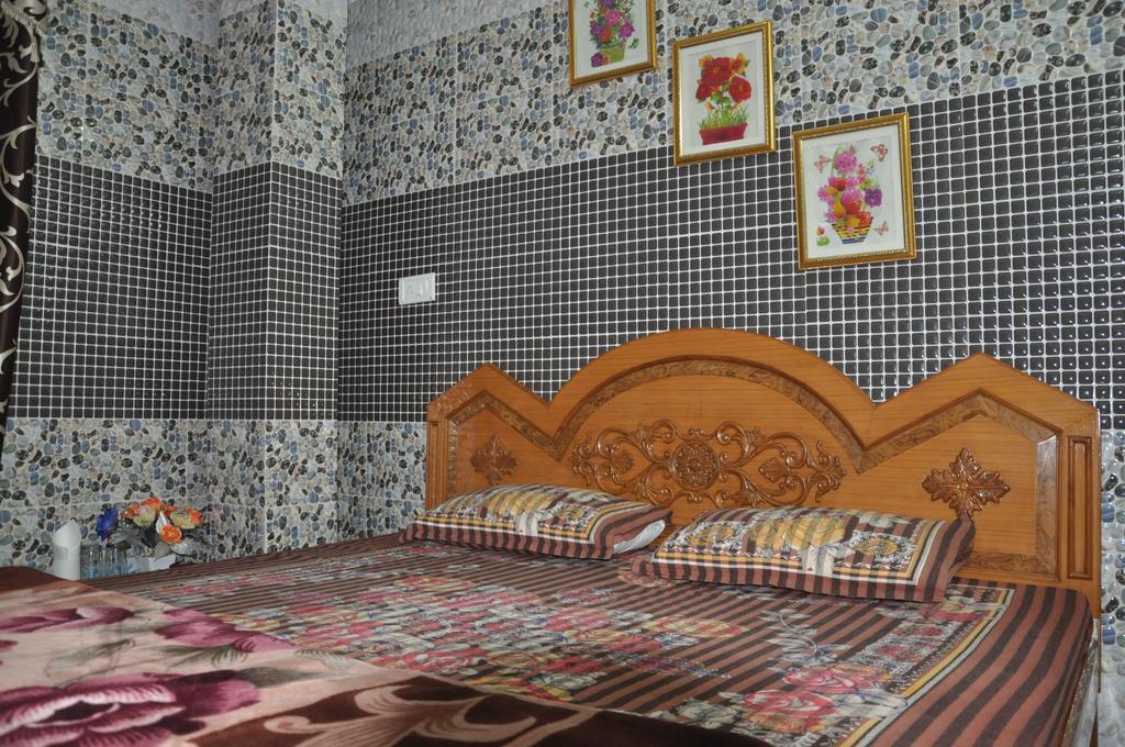 Hotel Pari Dzsálandhár Kültér fotó